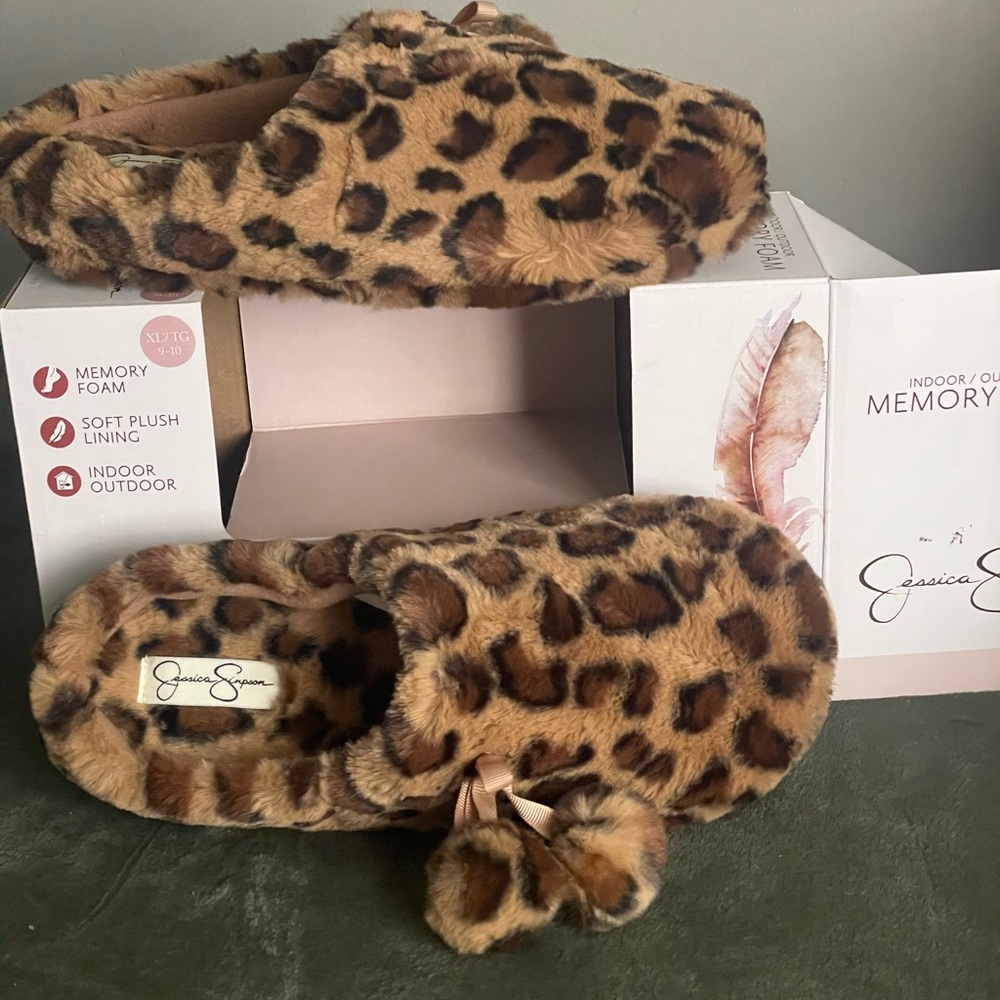 Jessica Simpson Women’s Size 9-10 Leopard Slippers. New in Box.